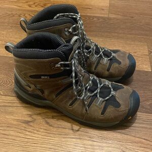 Keen mens hiking boots
